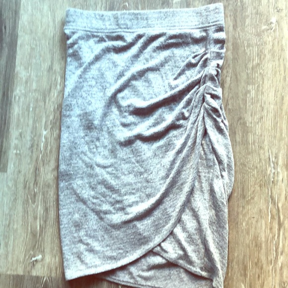Aritzia Dresses & Skirts - Gray Wilfred skirt Aritzia Dresses & Skirts - Gray Wilfred skirt